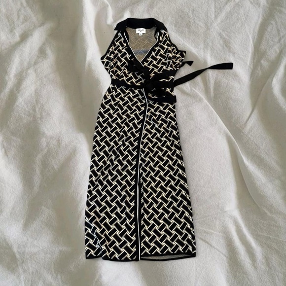 Elegant Black and Cream Midi Dress - Picture 1 of 5